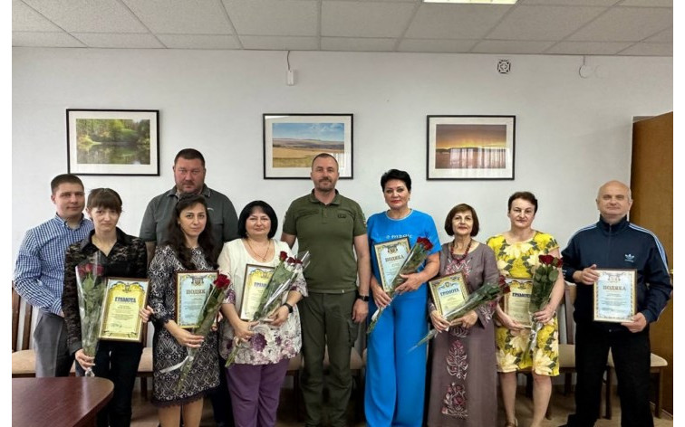 Володимир Усов нагородив відзнаками керівників та службовців районної військової адміністрації