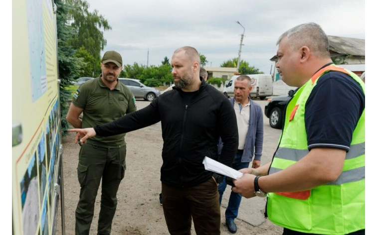 Олег Синєгубов проінспектував хід ремонту дороги у Бабаях