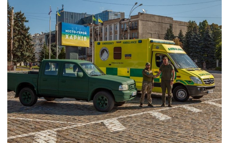 Захисники  Харківщини отримали  позашляховик та авто екстреної допомоги