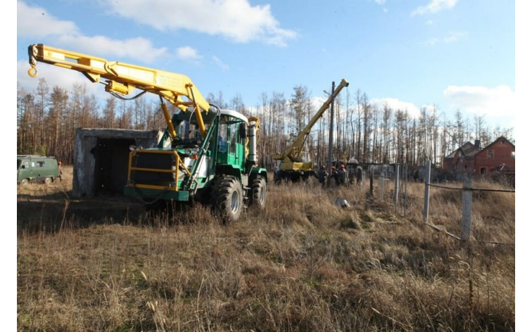 У Руських Тишках продовжуються відновлювальні роботи з електропостачання