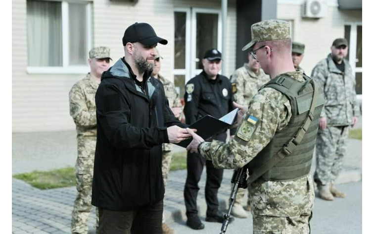 Олег Синєгубов вручив почесні відзнаки прикордонникам