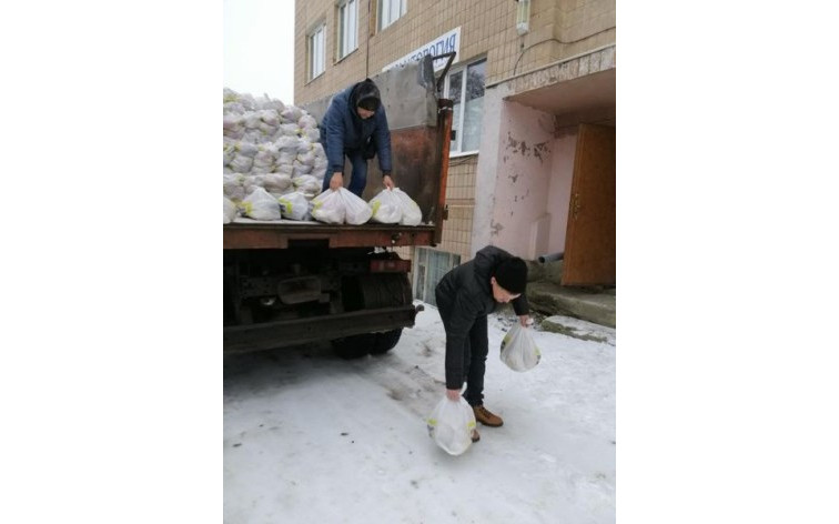Жителі громад Харківського району продовжують отримувати гуманітарну допомогу